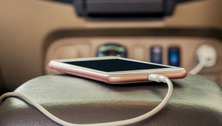 iPhone 15 avrà un nuovo tipo di caricabatterie?