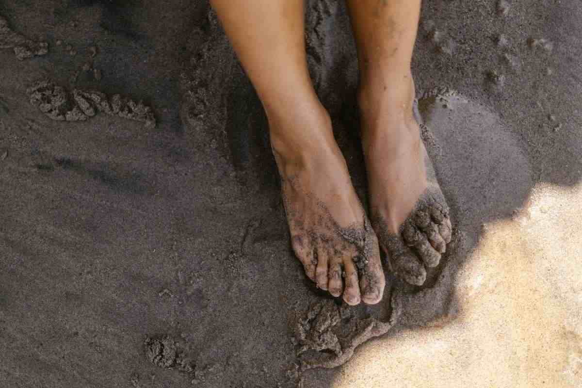 sabbia che si attacca ai piedi