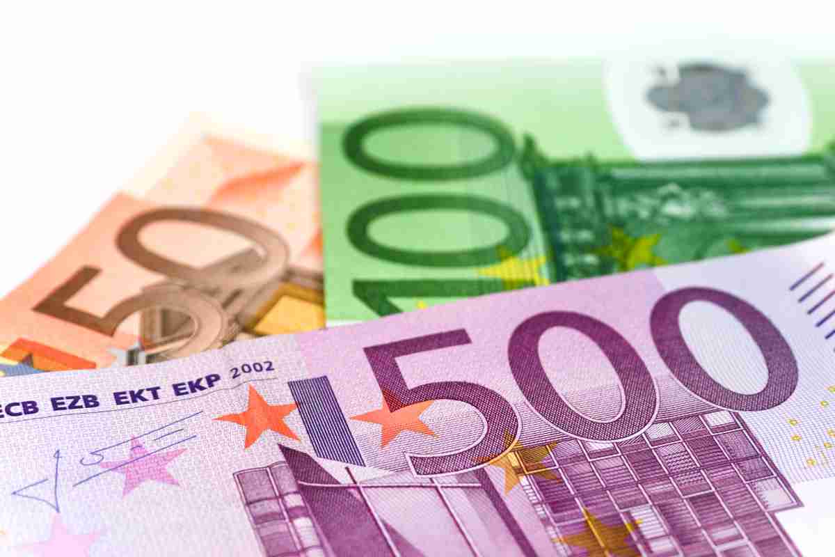 Reddito di base da 1.850 euro al mese senza nessun obbligo di lavorare: chi ne ha diritto
